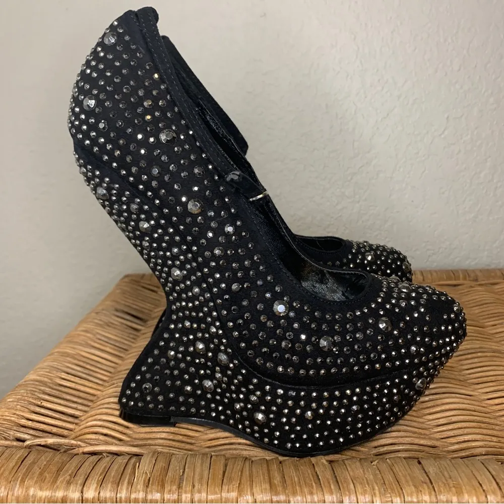 Breckelle’s Sequin Stud Sculpted Heel Wedge Ankle Strap Size 7 - Image 7