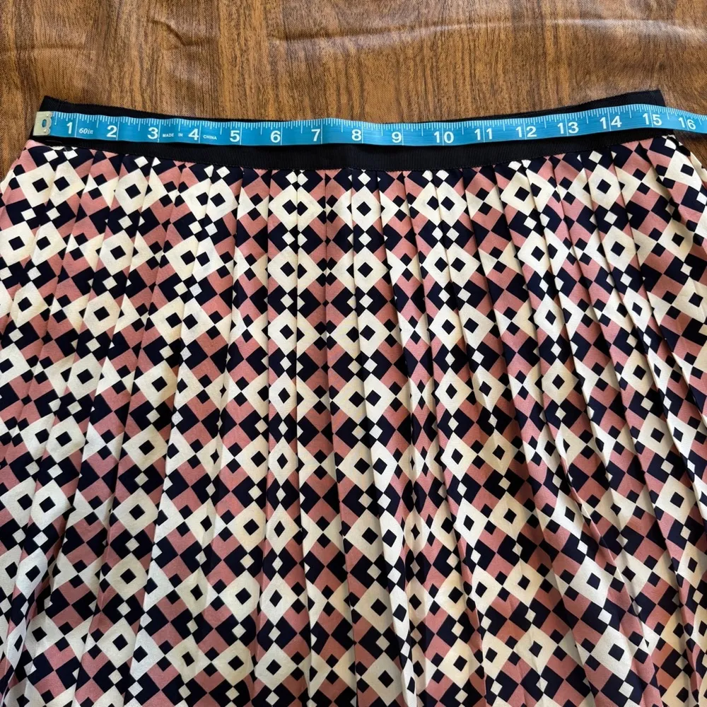 Women's J.Crew 100% Silk Pleated Mini Skirt, Size 6, Pink Navy Off White - Image 7