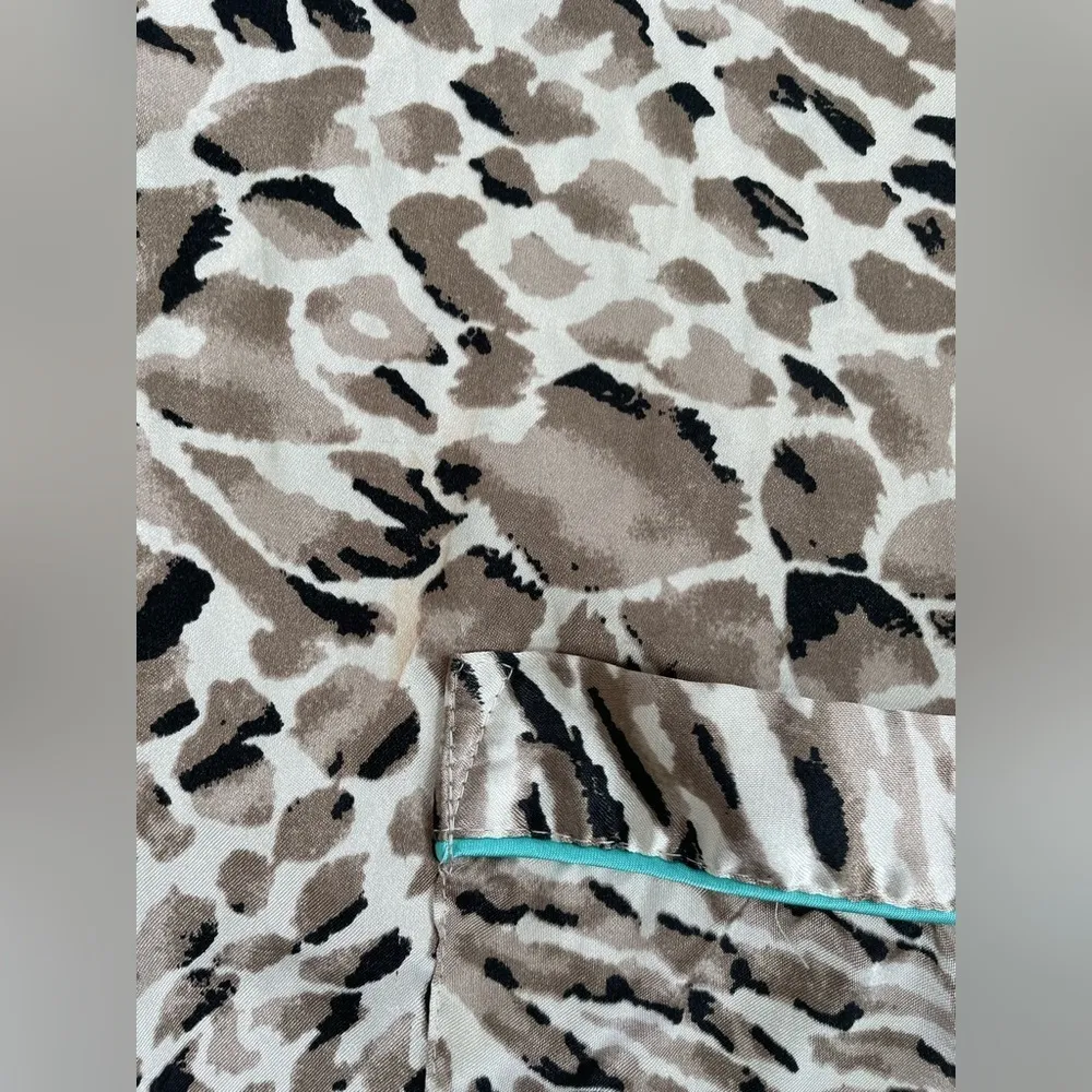 Pink Pajamas Brown/Tan Leopard Soft Buttery Smooth Casual Sateen Button Up; M - Image 5