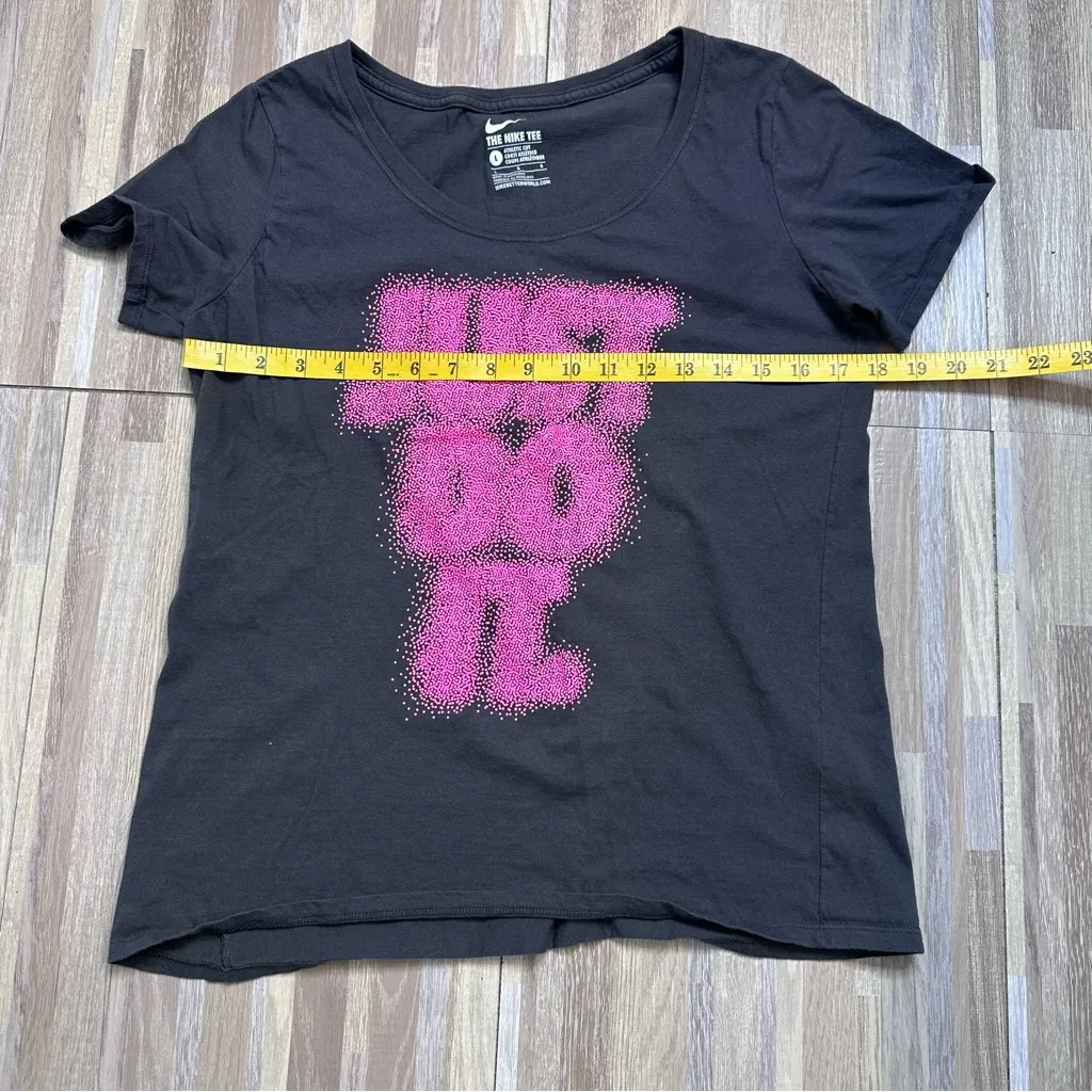 Nike Black T-Shirt with Pink Graphic Women’s Size Large - Image 4