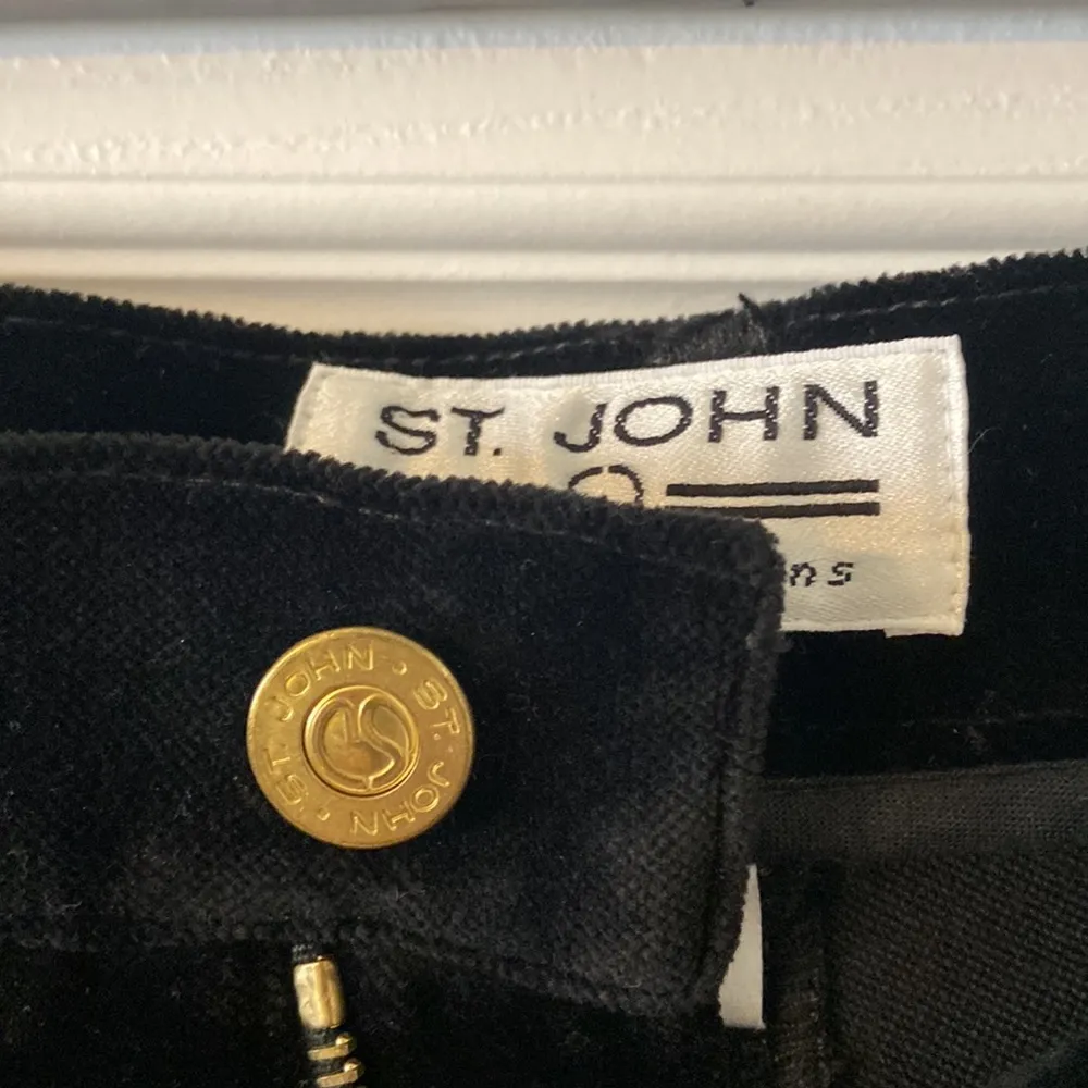 St John Signature Jeans Velvet feeling size 8 BNWOT waist 28” inseam 27” - Image 3