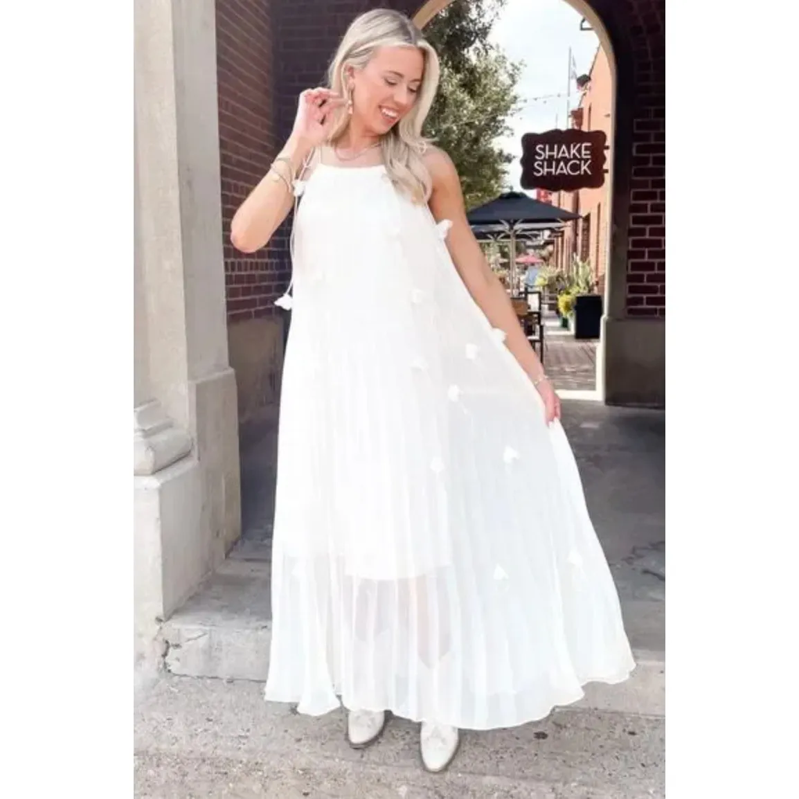 ELLIATT Emelia Ivory Floral Appliqué Pleated Georgette Halter Maxi Dress Size XS - Image 3