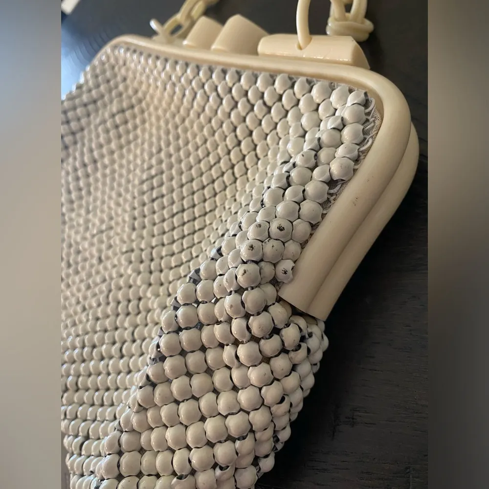 VTG 40s 50s Alumesh Cream Clutch Purse Handbag With Chain Strap - Image 5