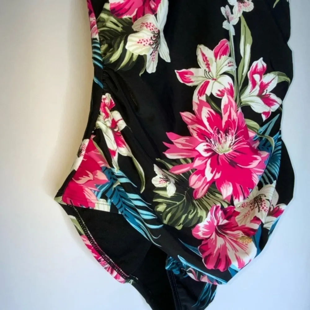 Kona Sol Black With Pink Tropical Floral Print Lace Up Back One piece Swimsuit M - Image 3
