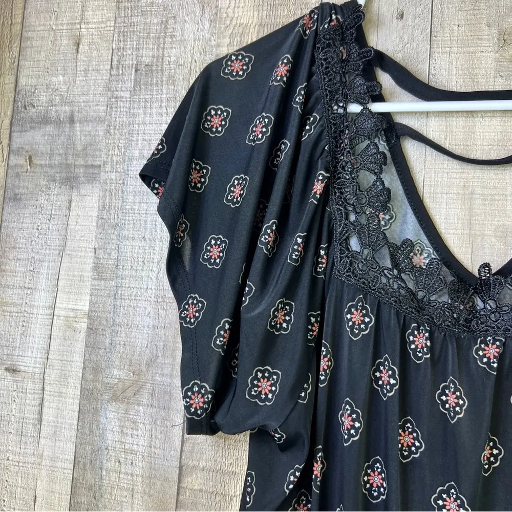 Lavish XL Medallion Swing Top with Square Lace Cutout Neckline with V-Ba… - Image 4