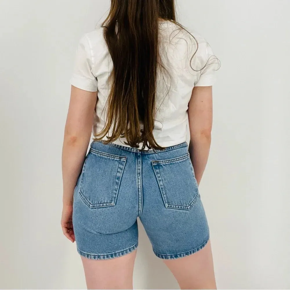 vintage light wash high waisted denim jean shorts longer inseam size 00 / 0 Blue - Image 5