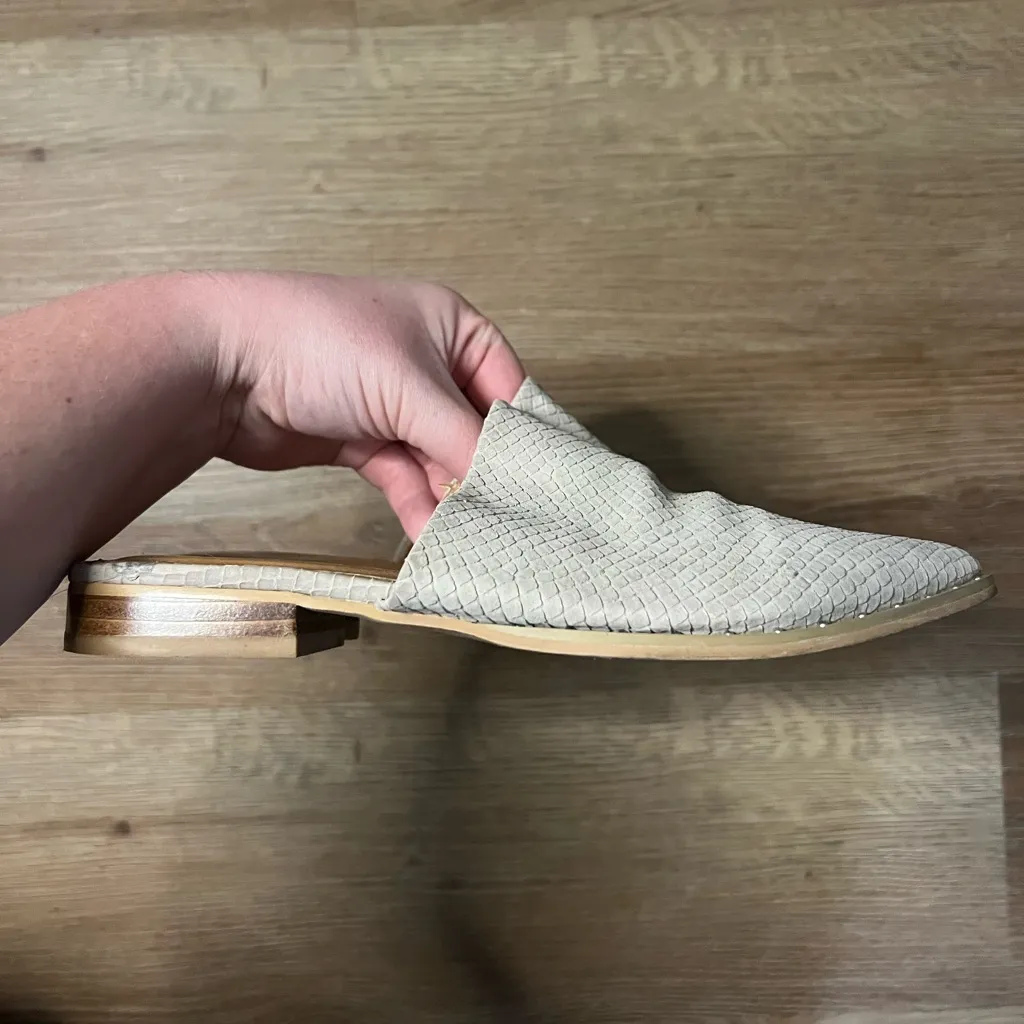 Report Irina Studded Elegant Cream Mule Flats Size 6.5 - Image 5