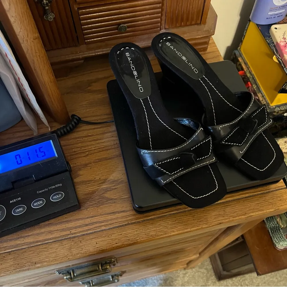 Bandolino Slip On Wedge Heels Sandals Black Leather Women’s Size 6.5 Bow Detail - Image 4