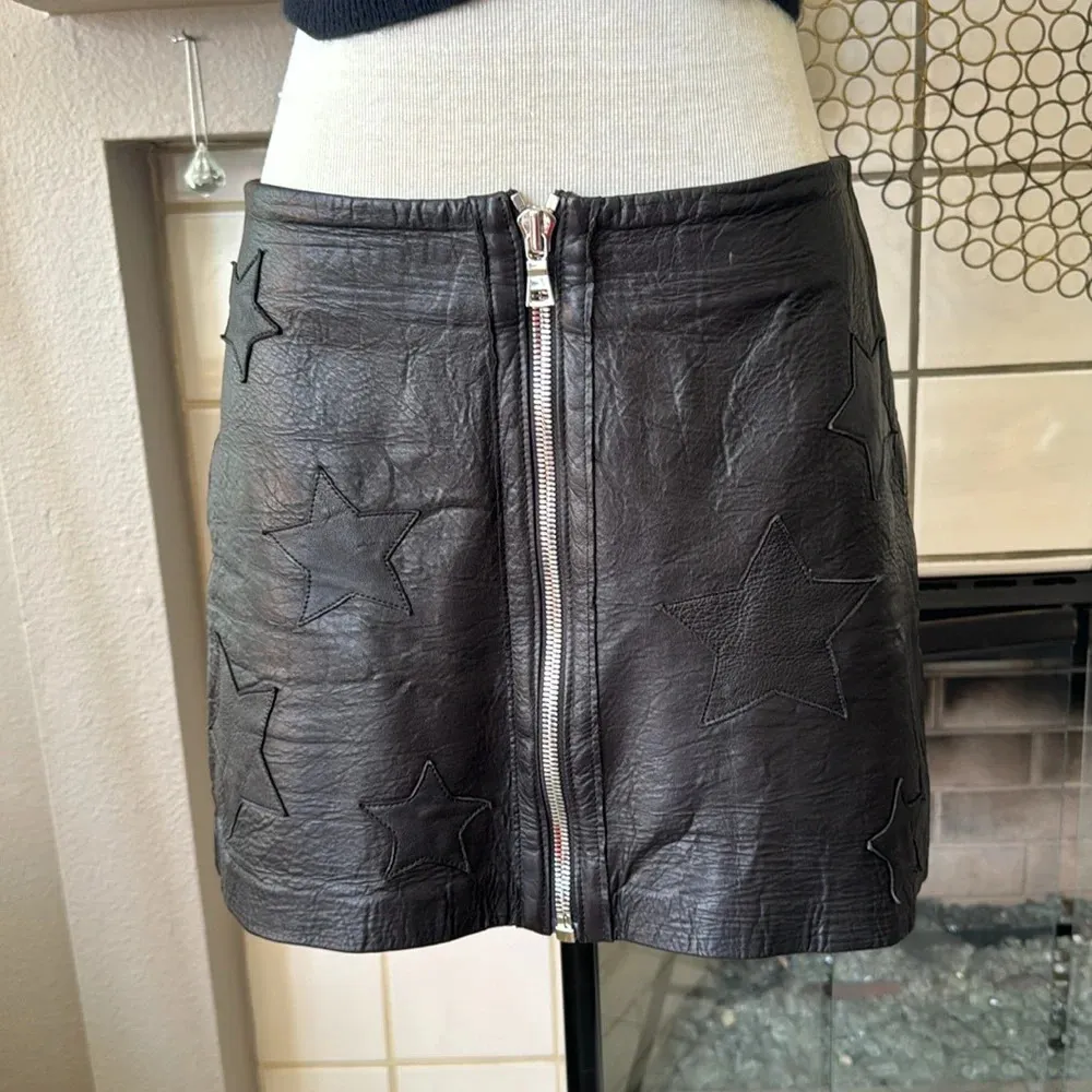 Reformation black genuine butter soft  leather star skirt size 4 EDGY micro - Image 3