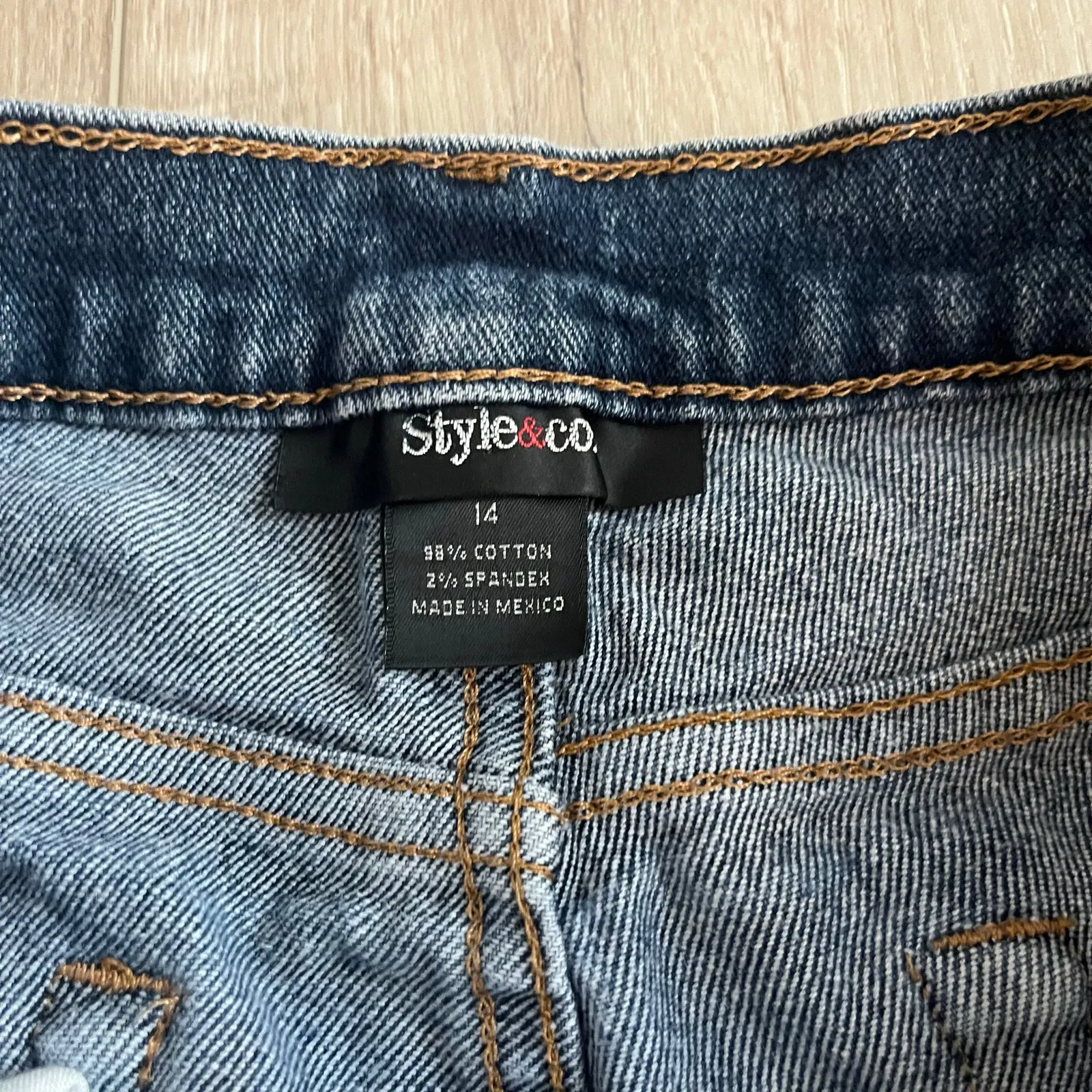 Style & Co Women’s Straight Leg High Rise Jean Size 14 - Image 4