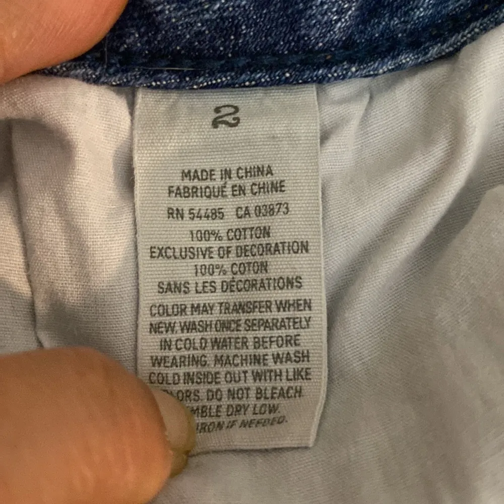 American Eagle Outfitters women’s zip Pockets denim blue distressed shorts size2 - Image 9