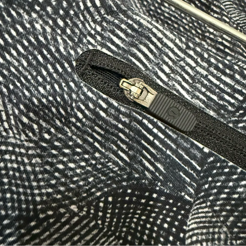 LULULEMON Run Off Route Mid Rise 21” Crop in Velocity Mesh Island Mist Black 4 - Image 13