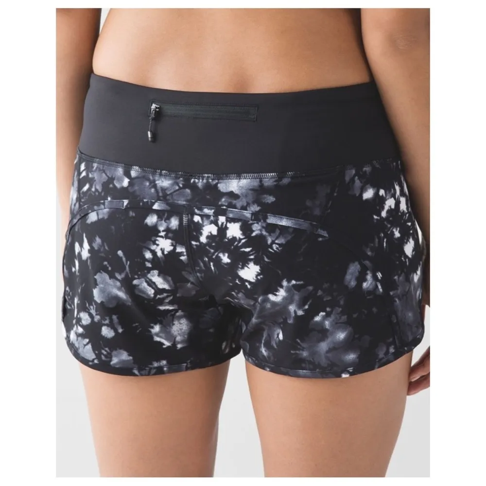 Lululemon Run Times Shorts Black, size 6 - Image 3