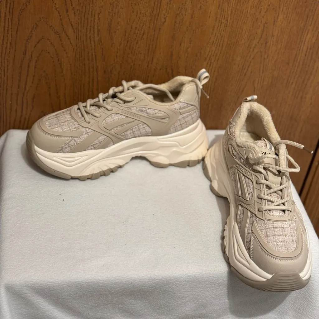 Tan Sneakers with Sleek Design and Comfort new Size 8.5 - Image 6