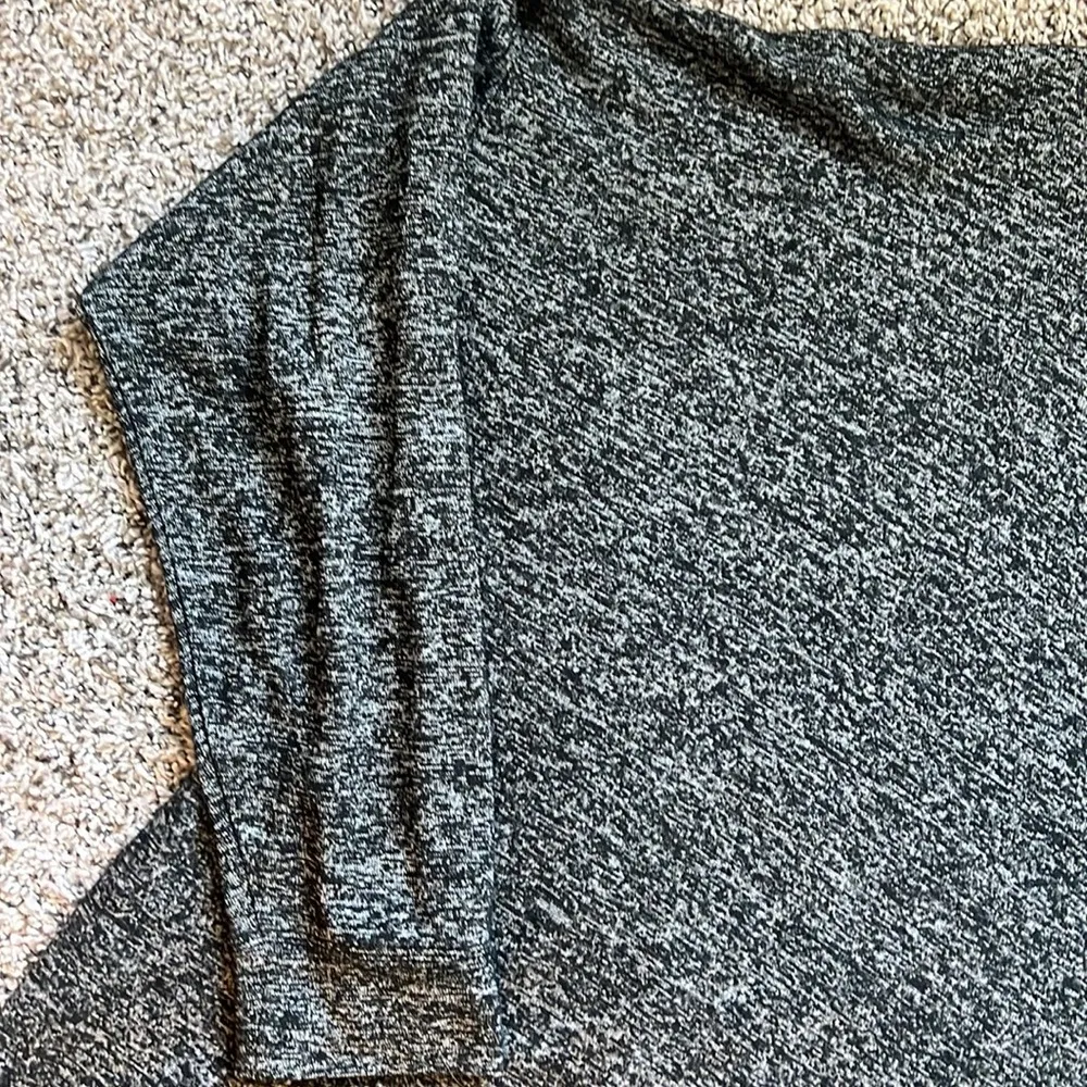 Athleta Mindful Pullover, Charcoal Grey Heather Size large - Image 3