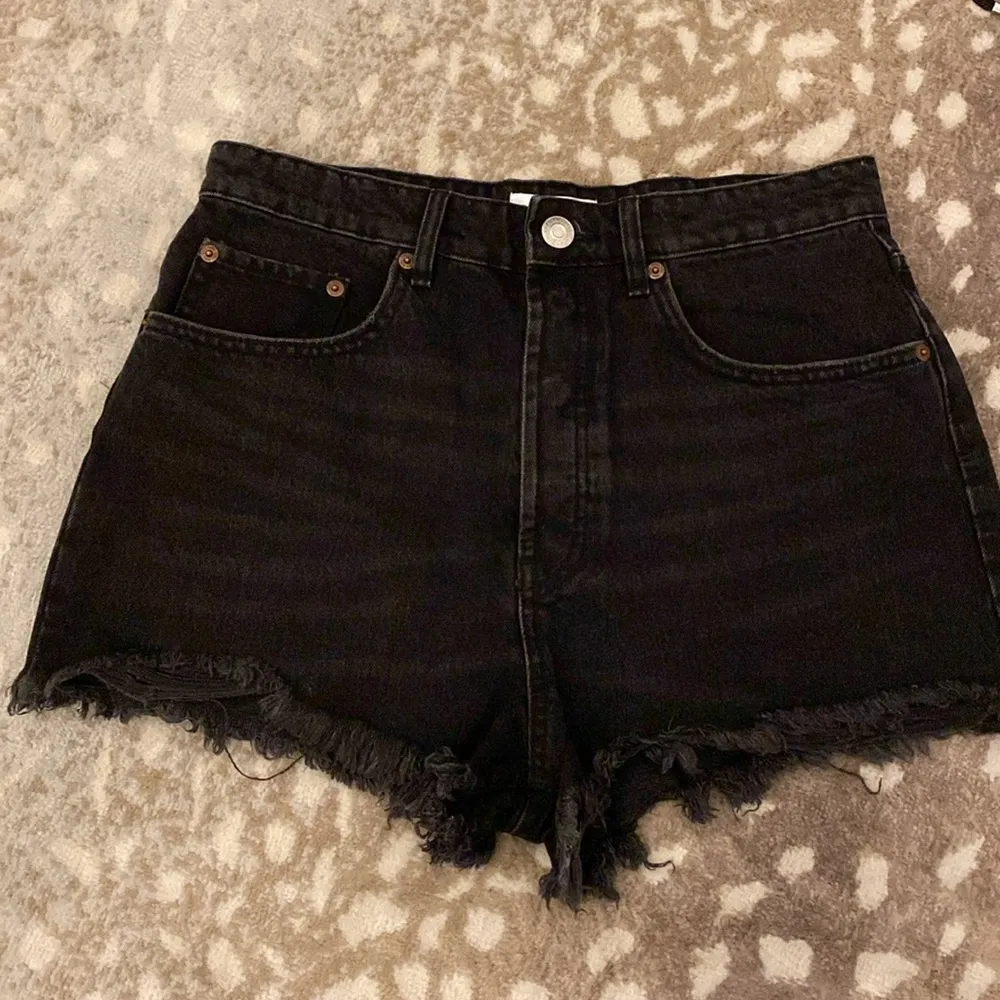 ZARA High Waist Ripped Shorts, Black size 8 - Image 5