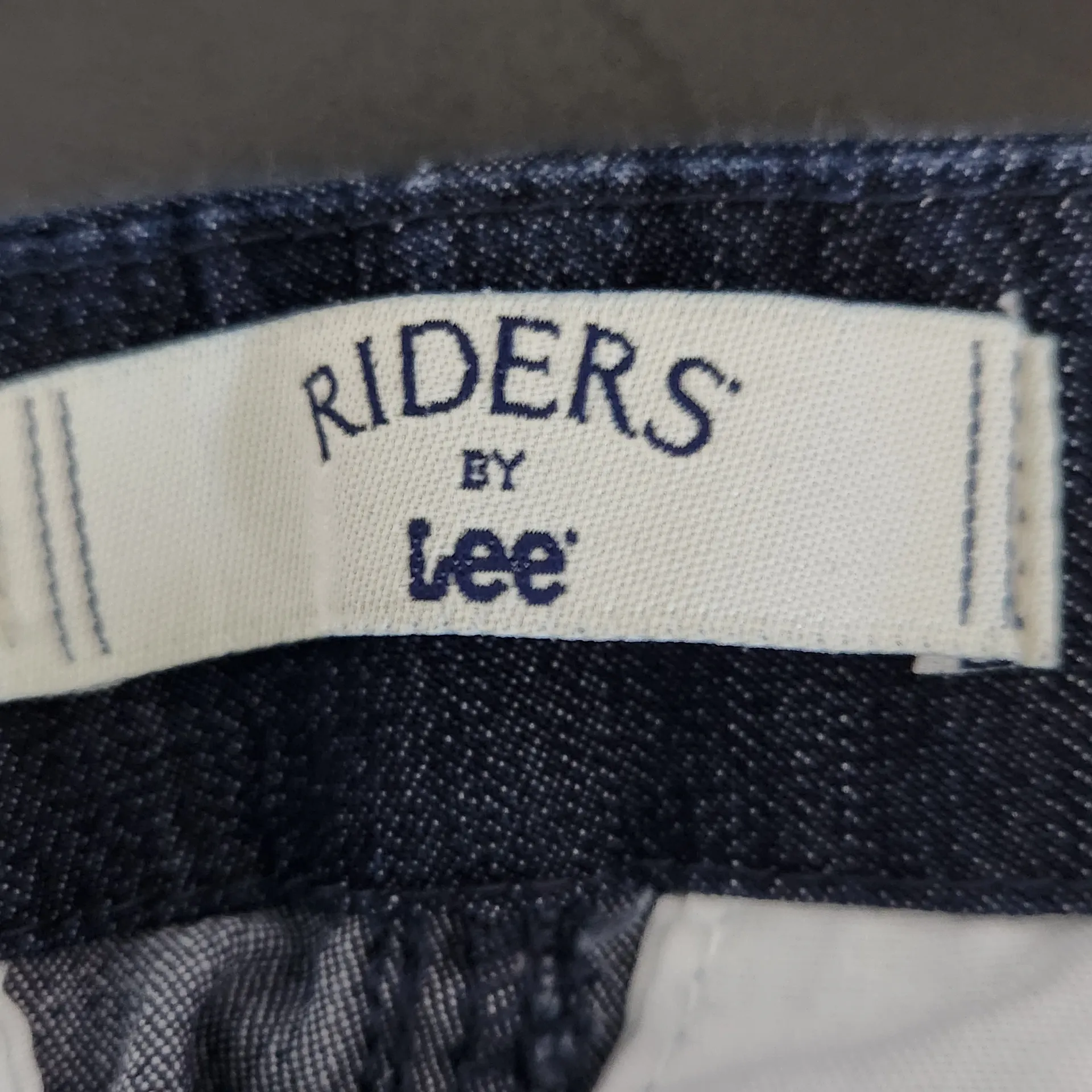 Riders by Lee Dark Wash Cropped Jeans Size Medium 8 Dark Wash Capri Jeans - Image 5