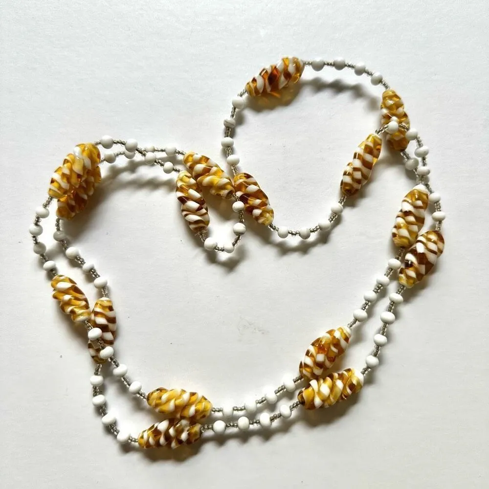 White and yellow swirl long beaded necklace - Image 3
