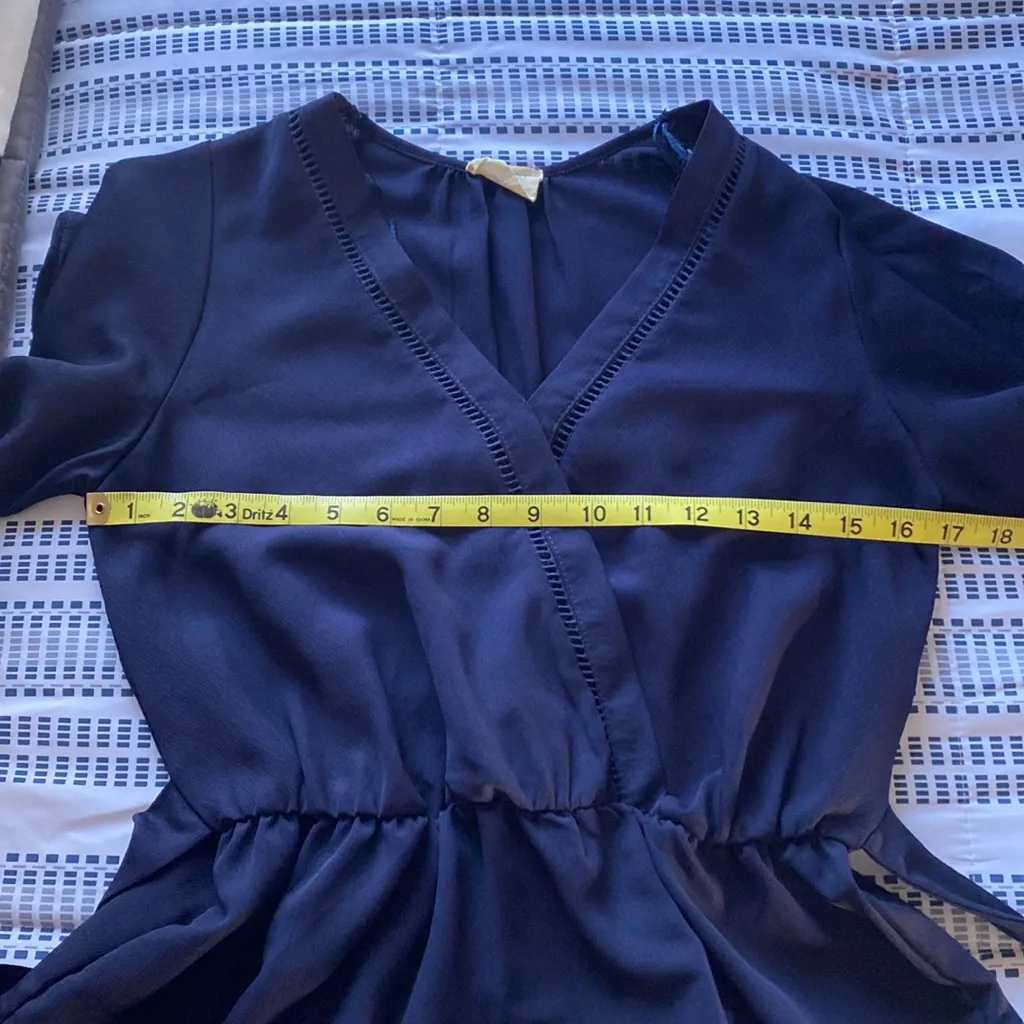 EUC Sienna Sky Navy Wrap Top, Size Small - Image 6