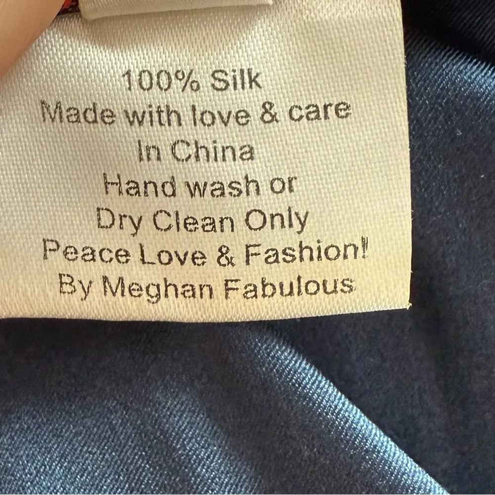 Meghan LA Fabulous Navy Blue Gold Metallic V - Image 7