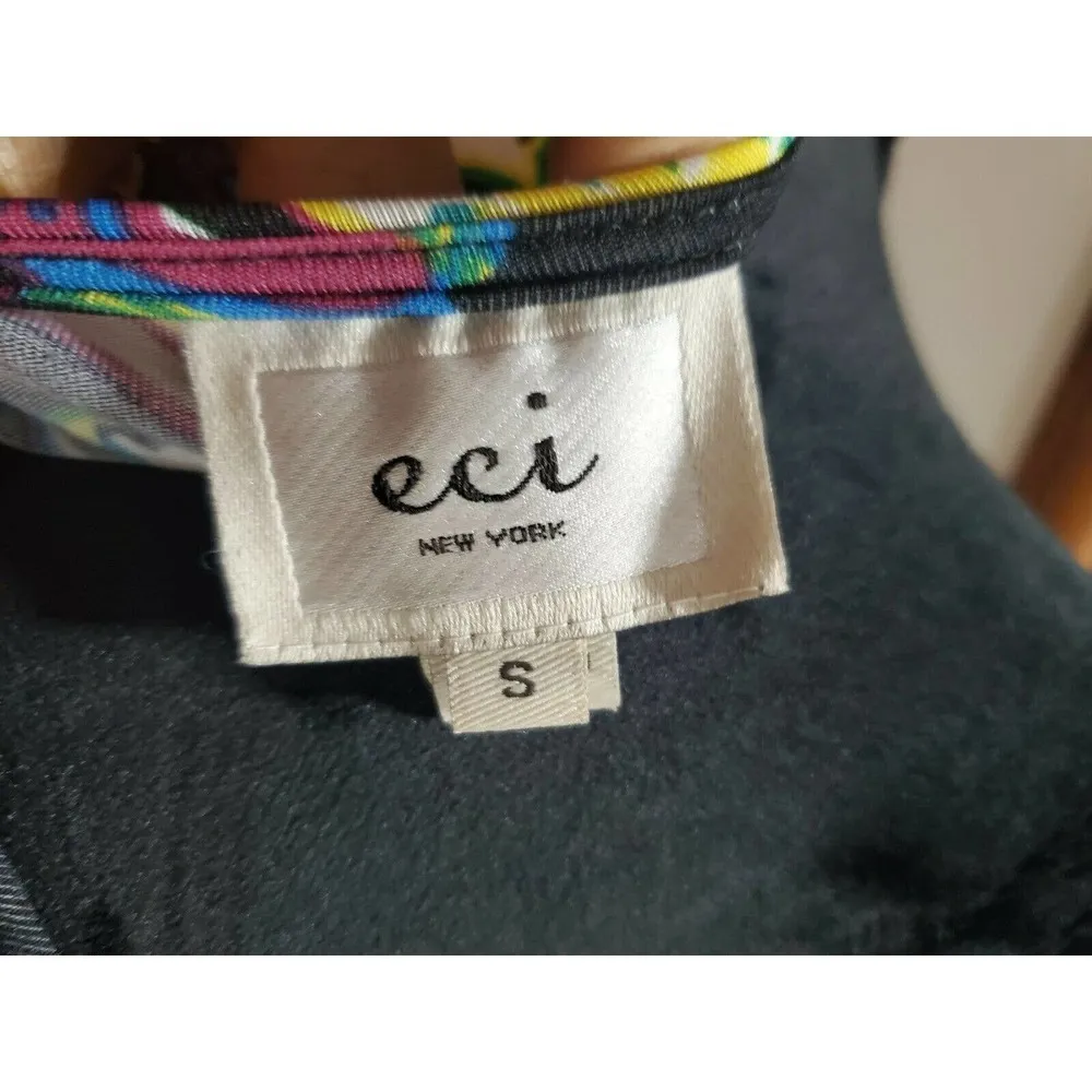 Eci Women's Black Floral Polyester V-Neck Sleeveless Casual Top Shirt Size Small - Image 9