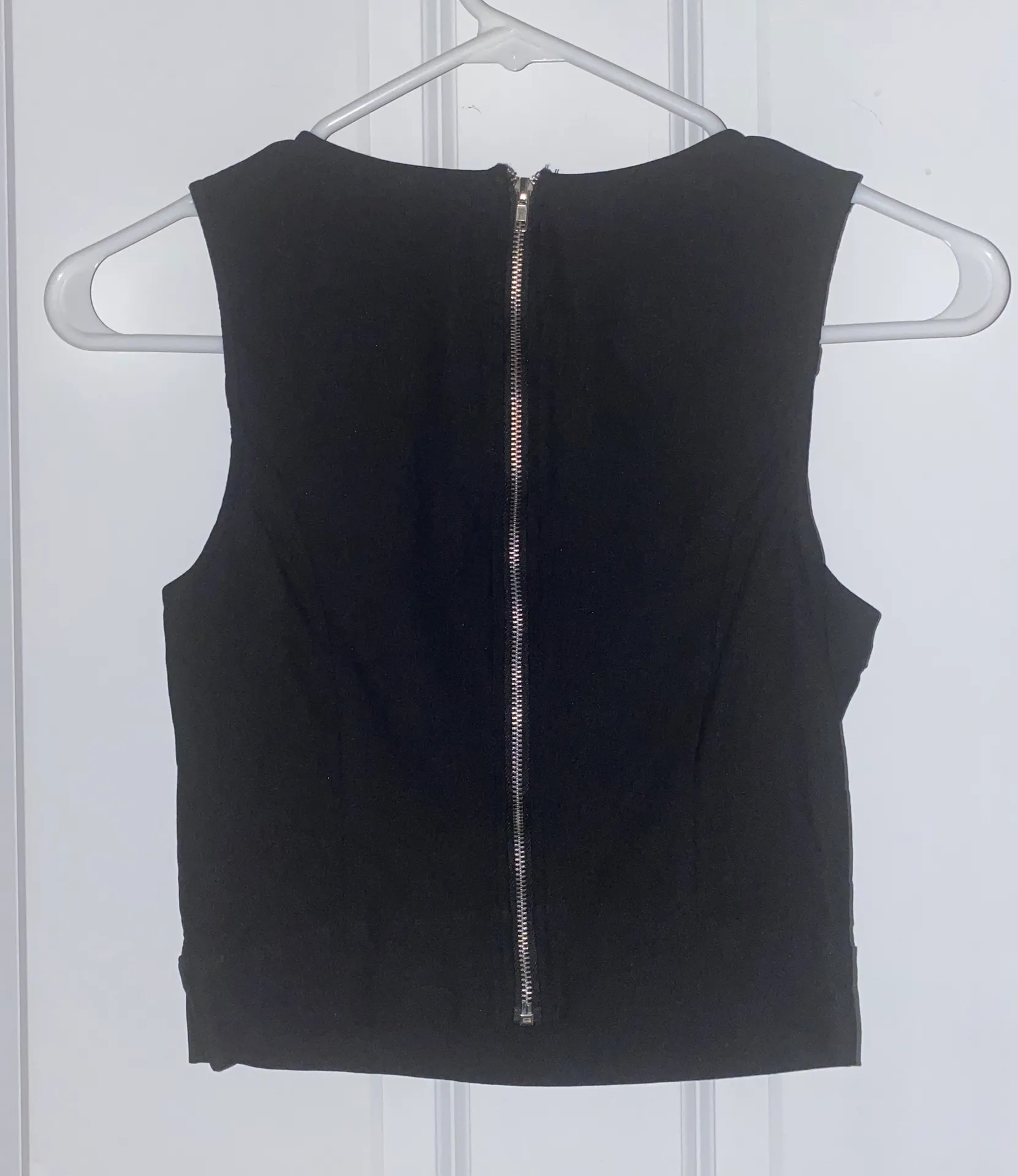 Cropped Zipper Tank Top - Image 3