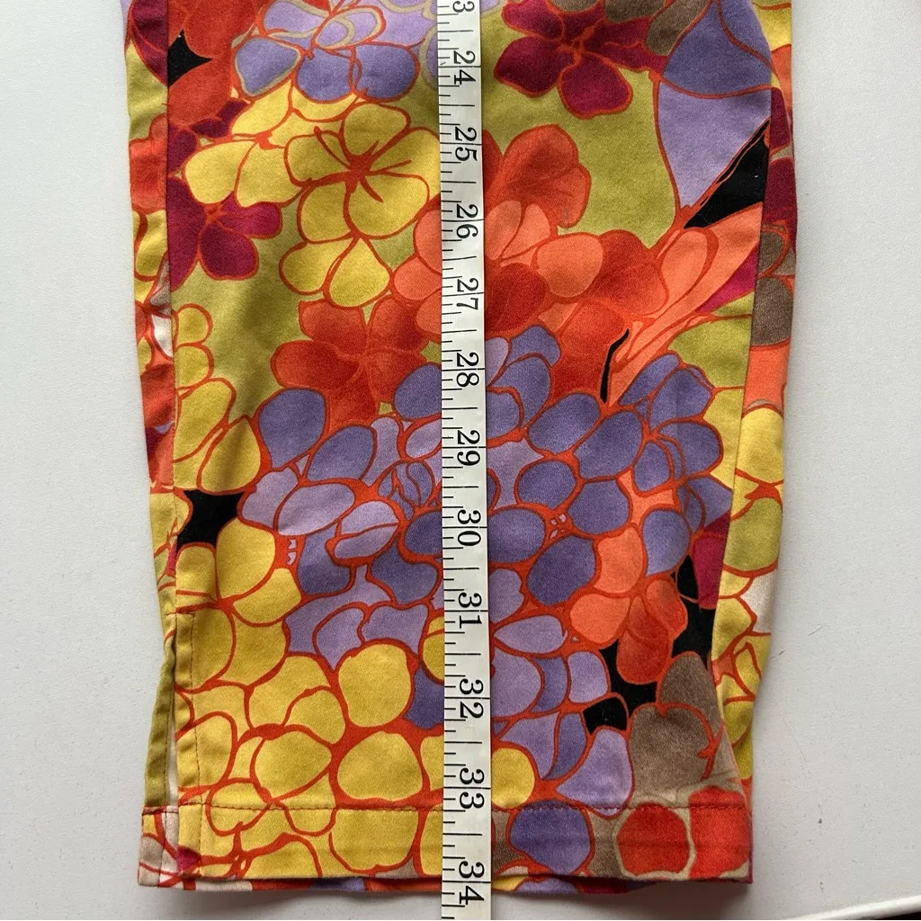 Floral Print Women's Capri Pants - Image 8