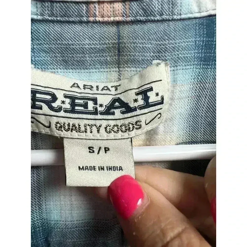 Ariat REAL Women's Small Plaid Long Sleeve Button Up Shirt Blue Pink Relaxed Fit - Image 4