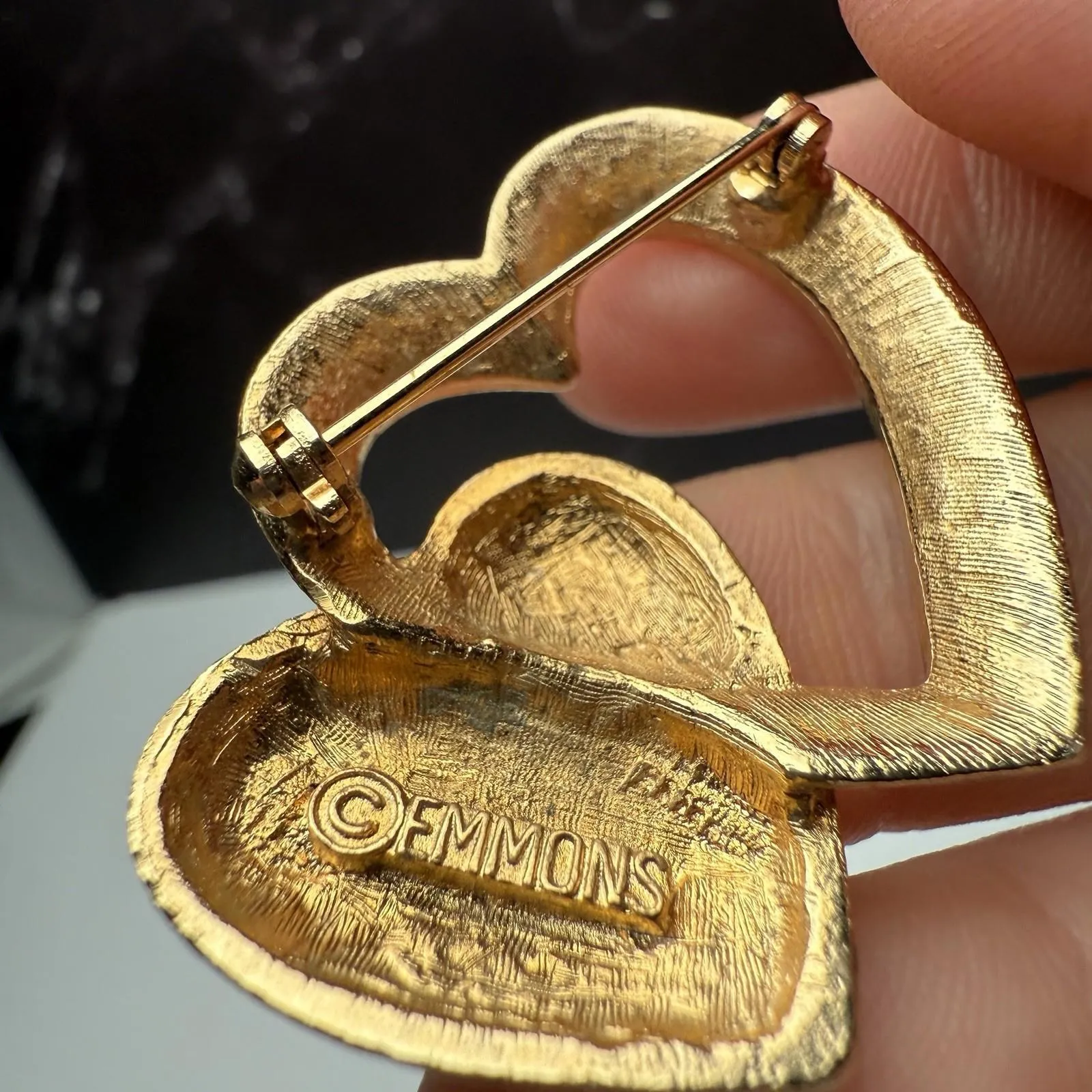 Vintage Emmons Double Heart Rhinestone & Faux Pearl Brooch Pin Gold Tone Signed - Image 8