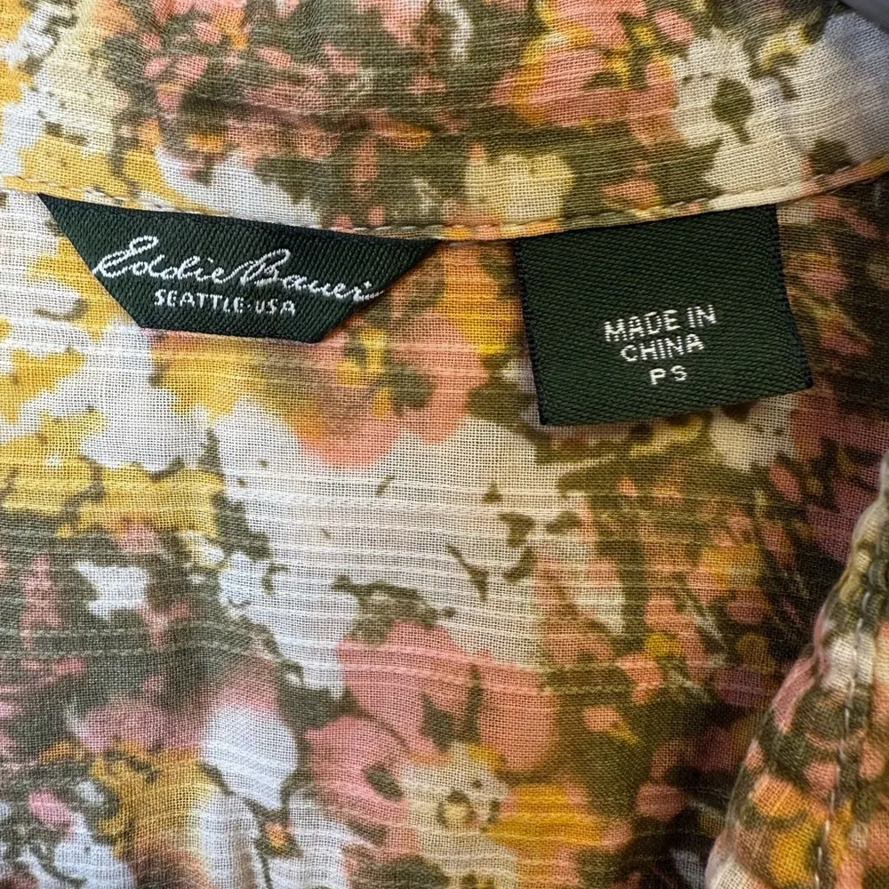 Eddie Bauer Floral Button-Up Blouse Pin Tucked Detail Women’s Size Petite Small - Image 9