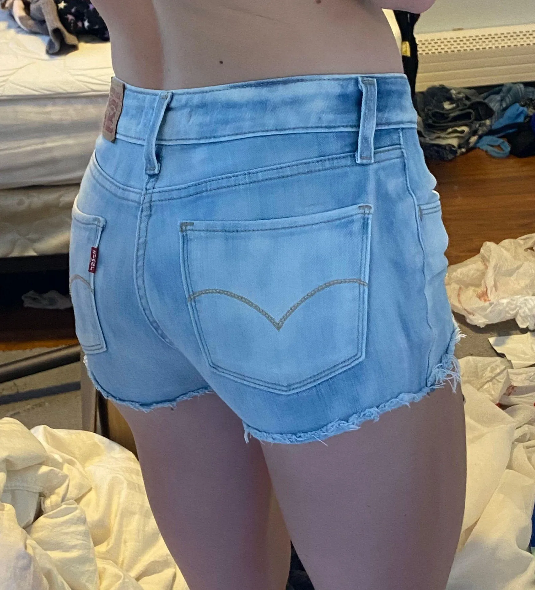 Levi’s Low Rise Shorts - Image 2