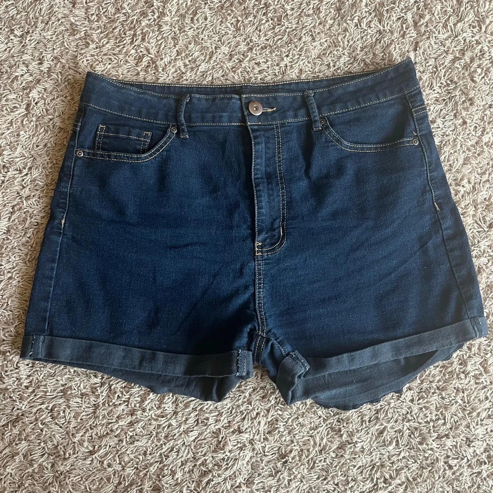 Forever 21 Dark Wash Jean Short Size 14 - Image 5