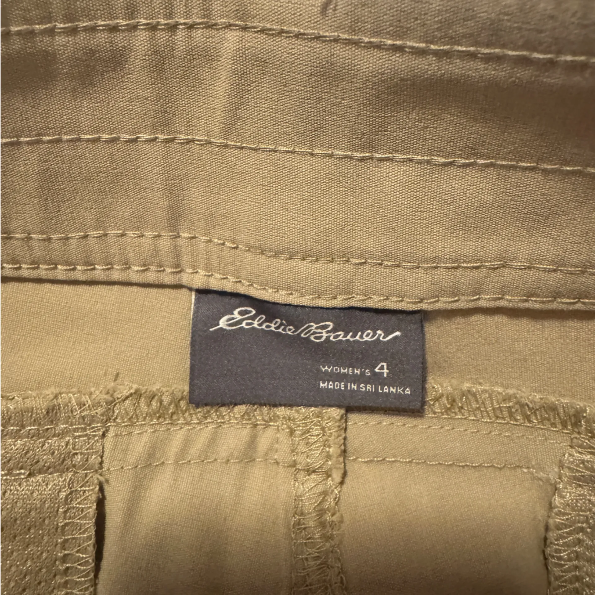 NWT Eddie Bauer Women's Beige Cargo Shorts - Image 3