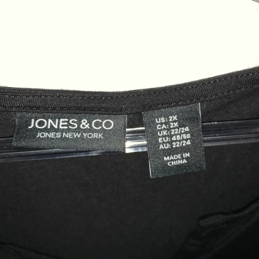 Jones New York plus size all black top. Size 2X - Image 3