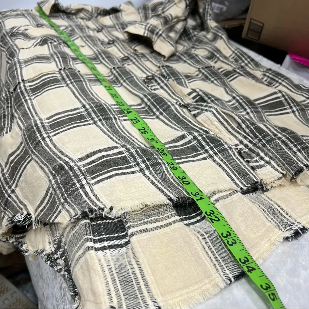 Oli and Hali Women’s Cream and Black Plaid Oversized Distressed Shacket medium - Image 6