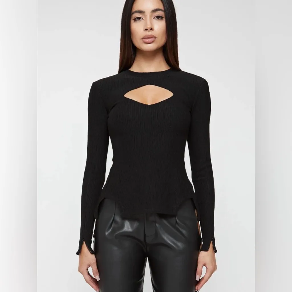 MANIÈRE DE VOIR BLACK RIBBED CUT OUT LACE UP TOP - Image 4