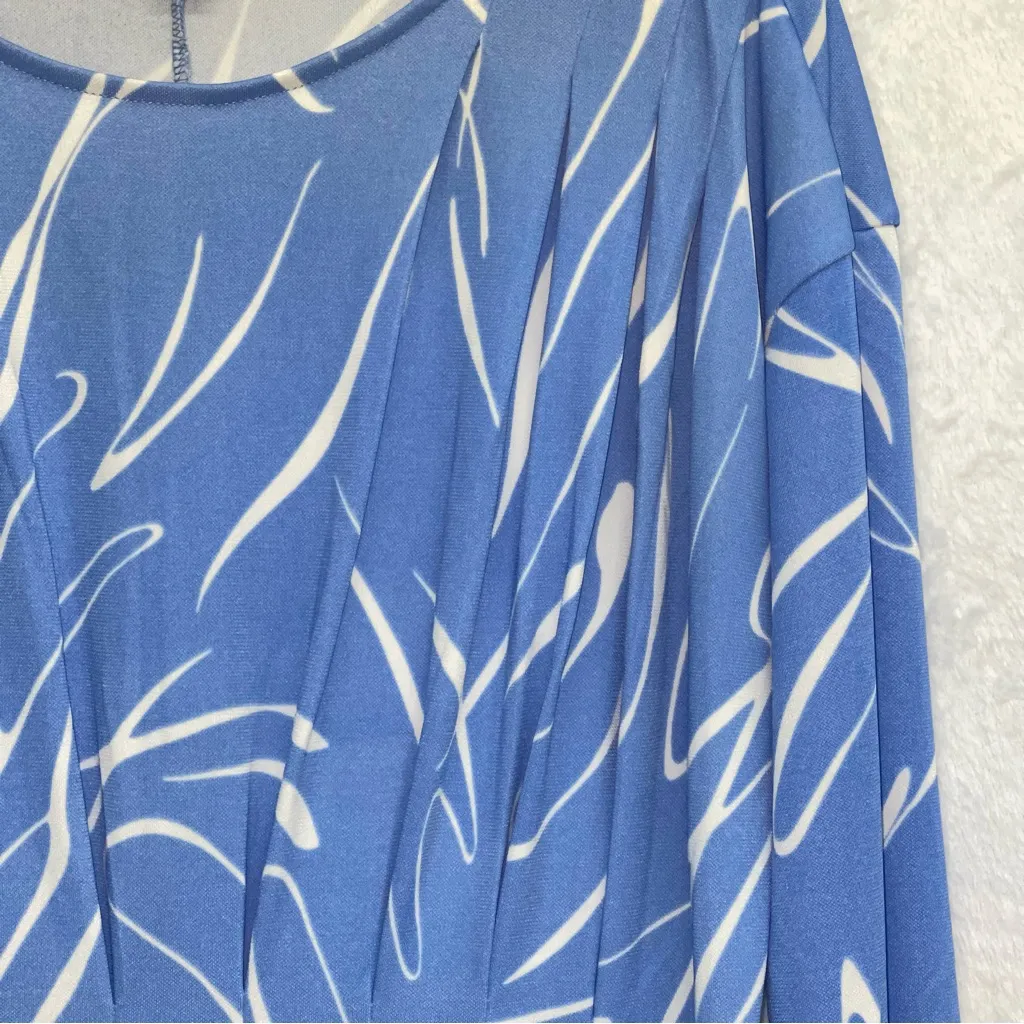 Blue and White Patterned Pleated Size L - Image 2