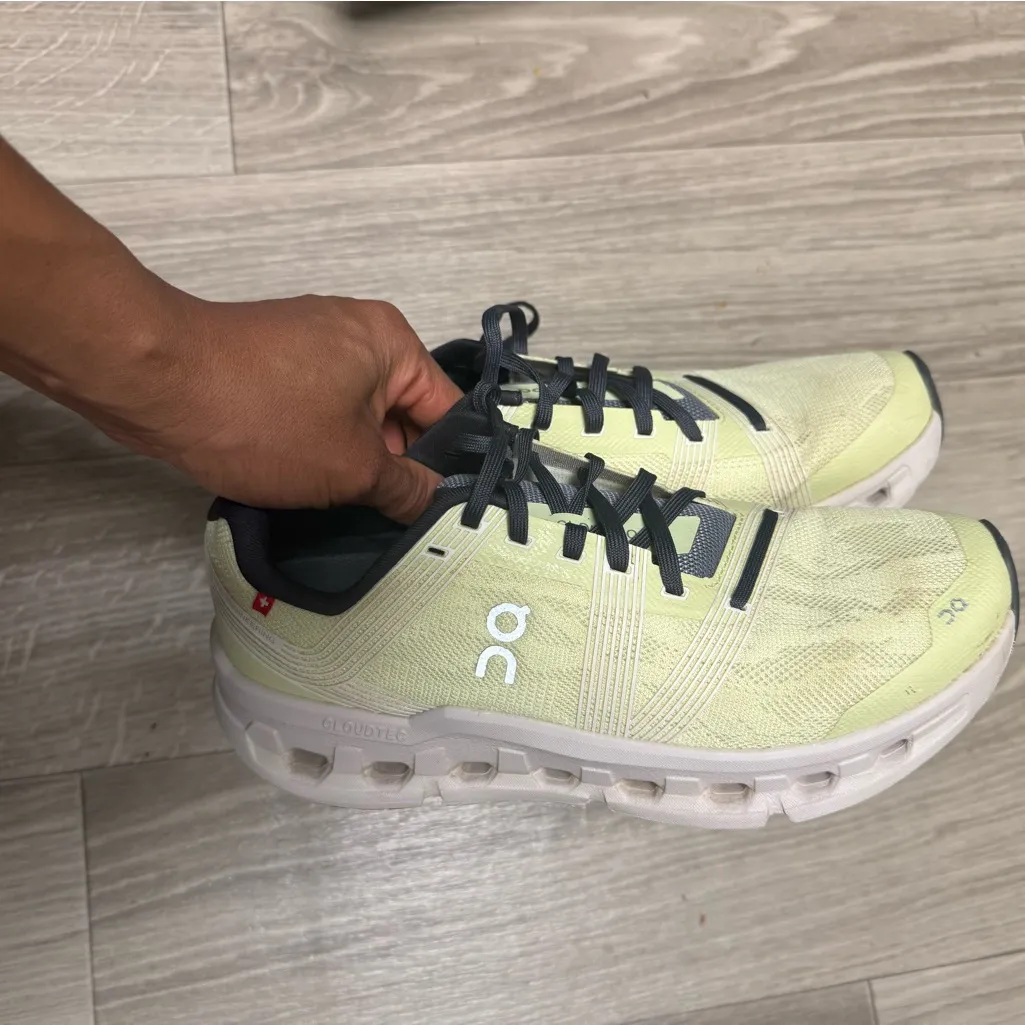 On Running cloudgo Athletic Shoes size 9W Green - Image 6