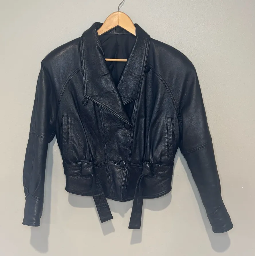 VINTAGE ALTIERI LINEA PELLE Made in Italy Black Leather Cropped Jacket Size 42 - Image 1