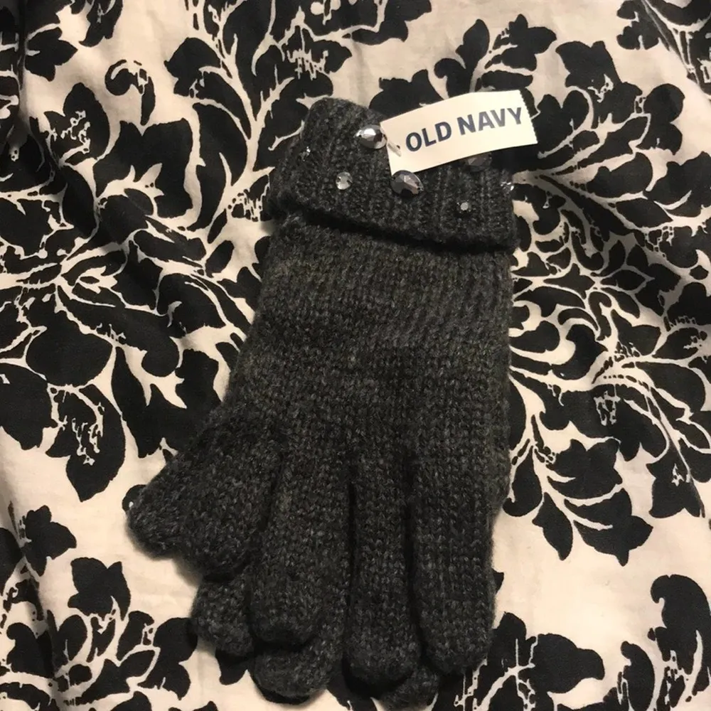 Old Navy NWT  studded gloves gray S/M - Image 3