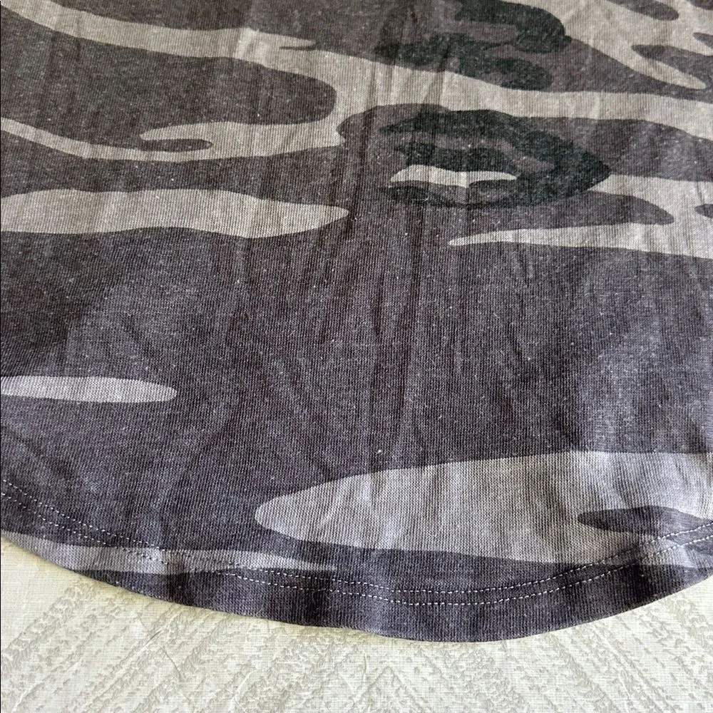 Z Supply Gray Camouflage Knit Front Pocket Tank Top Size M - Image 2