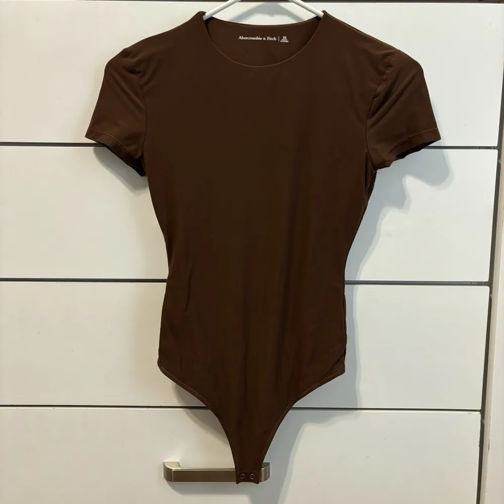 Abercrombie Buttery Soft Brown Short Sleeve Bodysuit - Image 2