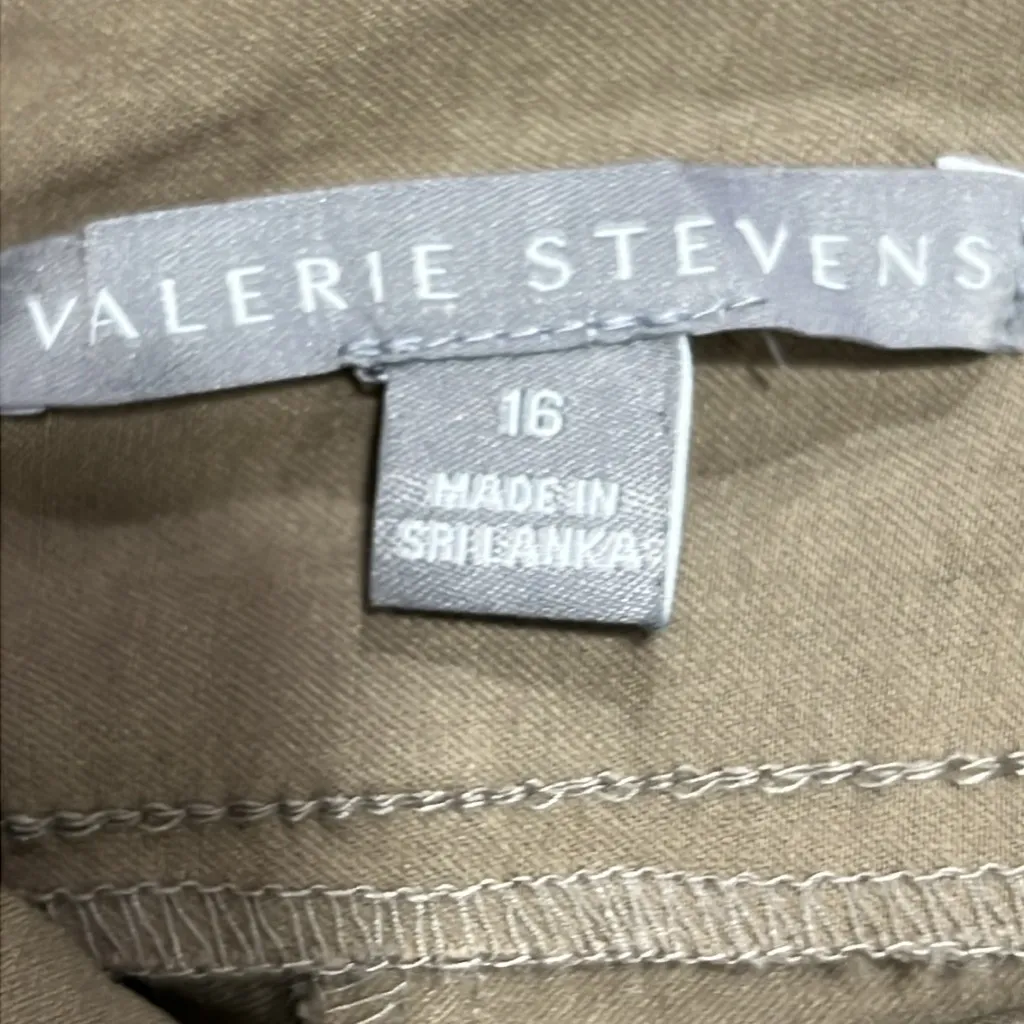 Valerie Steven’s, Pull-On Active Pants, Capri Length, Beige
Size 16 - Image 5