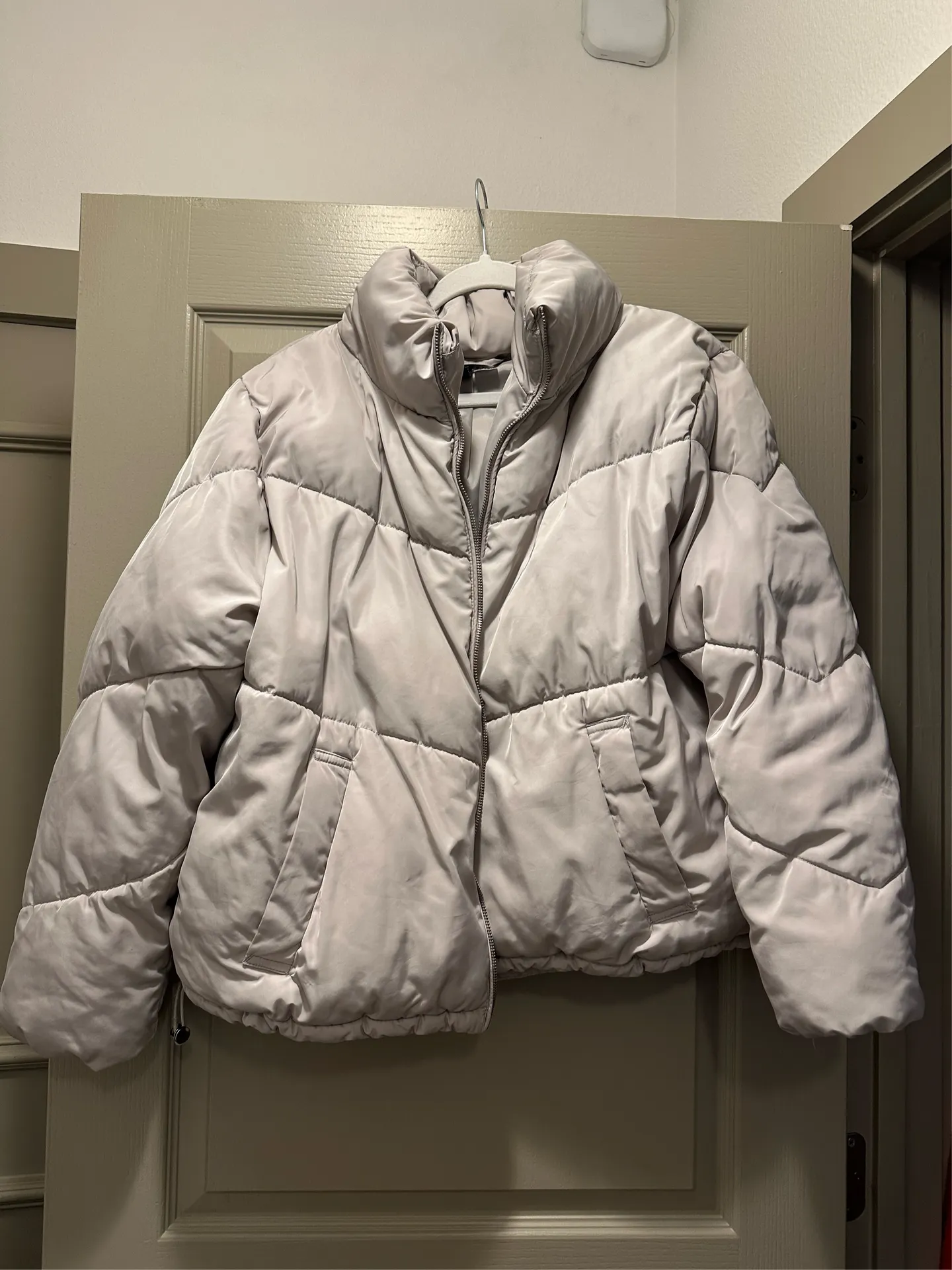H&M Puffer Jacket Beige - Image 2