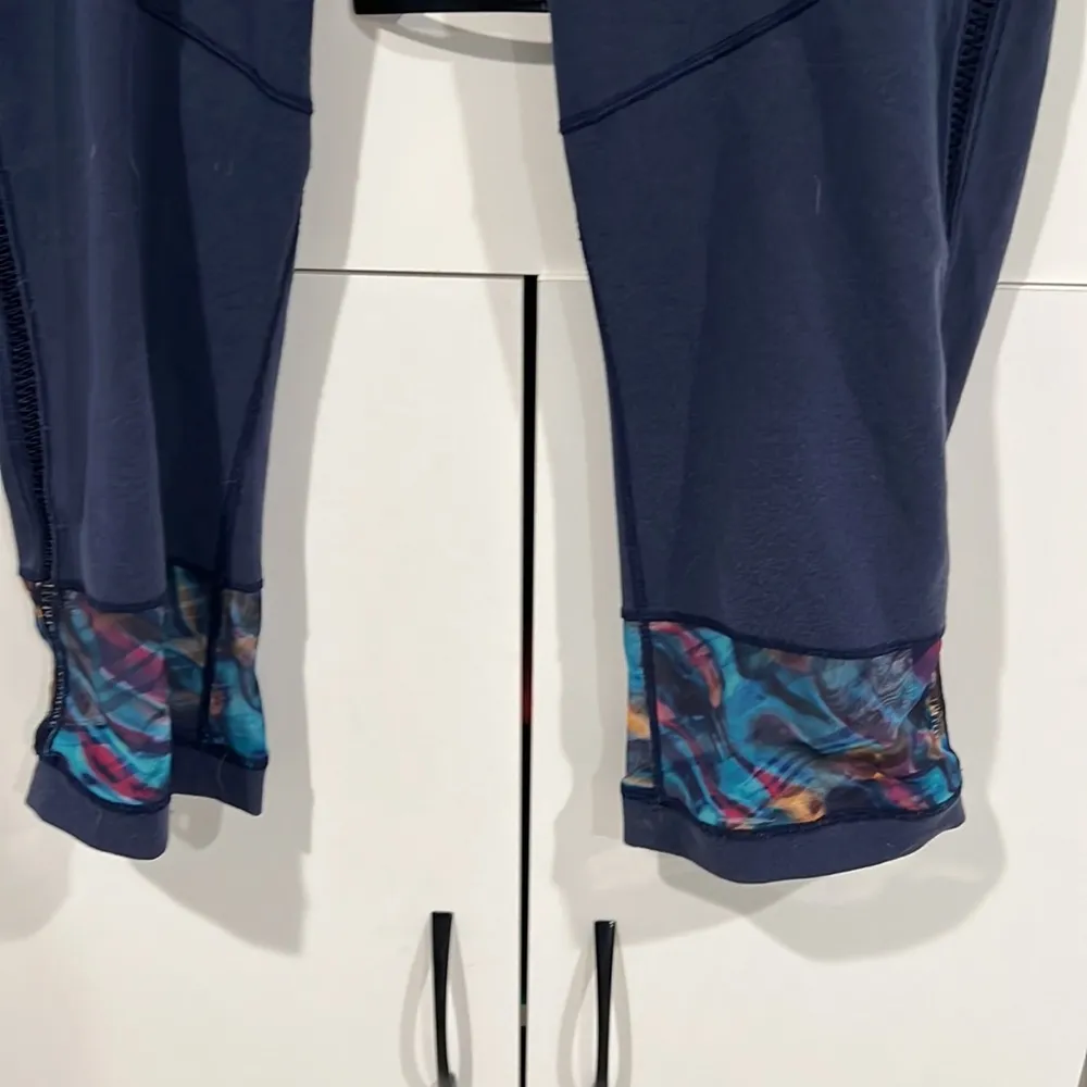 Calia by Carrie Underwood capris . Size L‎ Size L - Image 2