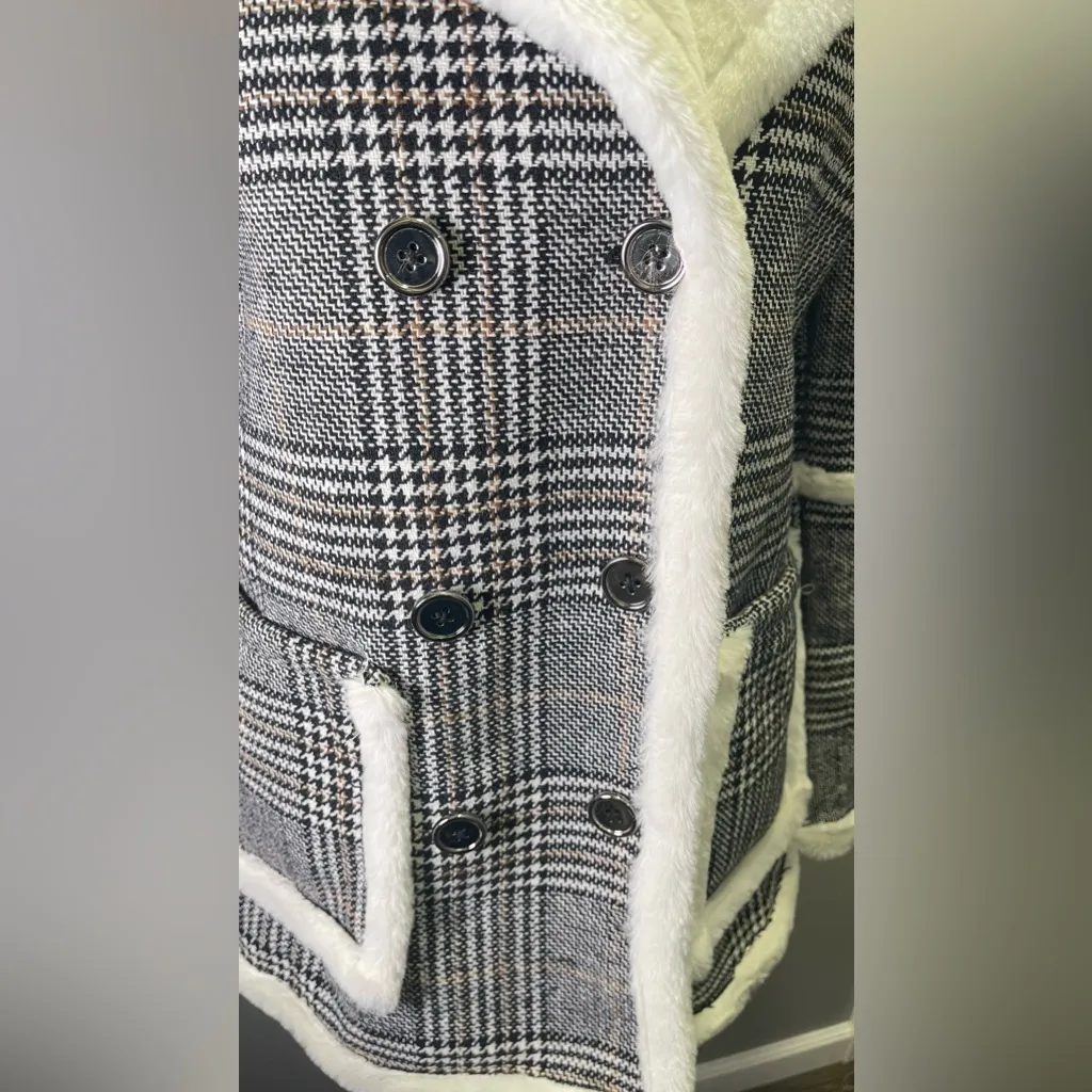 Altar'd State Women's Faux Fur Plaid‎ Print Coat Black/Gray/White Size Small - Image 5