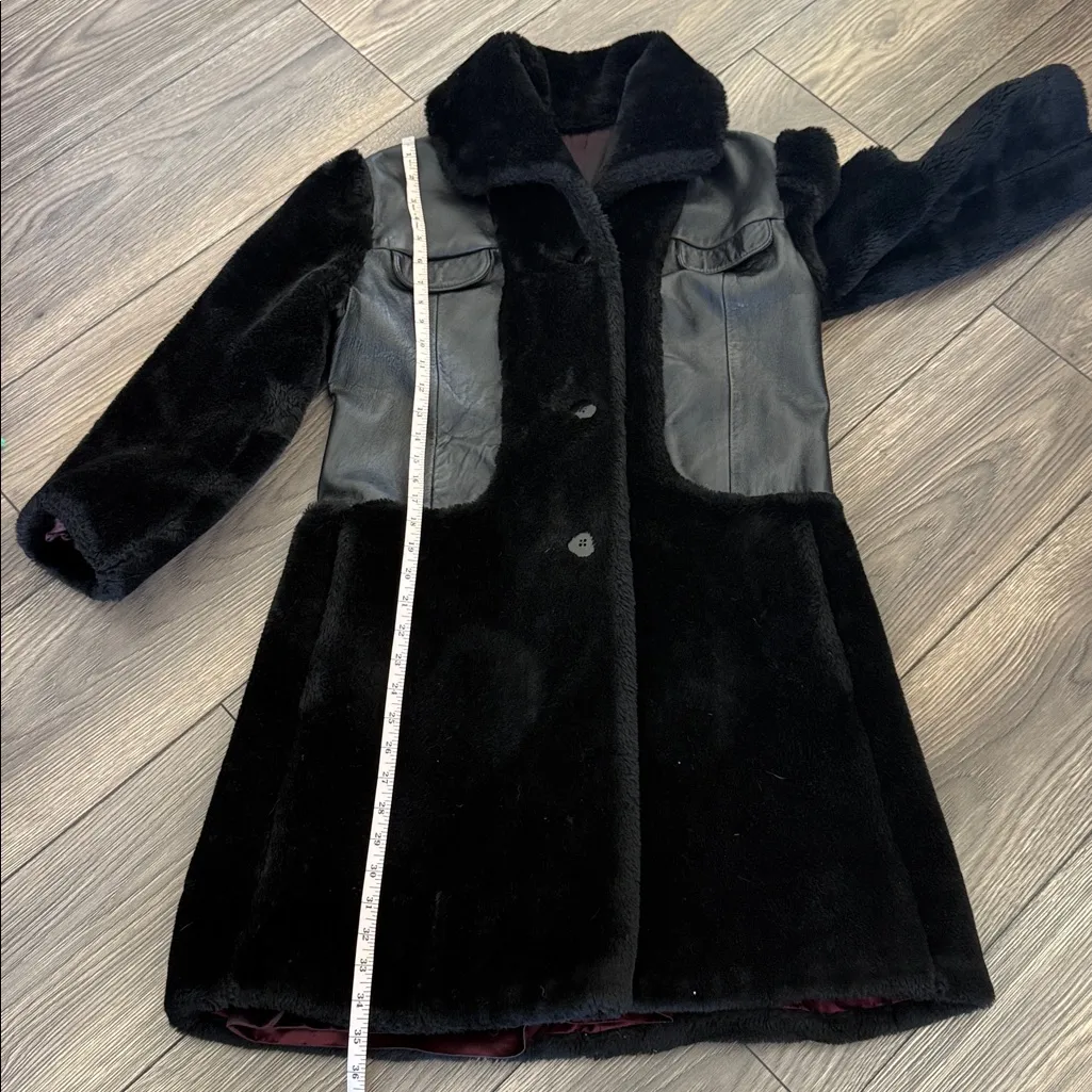 One of a kind Black genuine leather and Faux Fur Coat Size M - Image 10