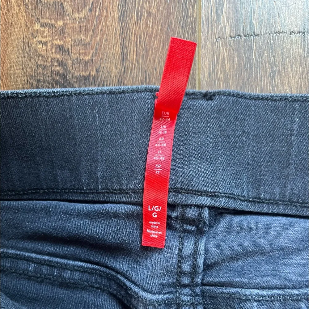 SPANX Black Straight Leg Jeans Effortless Style - Image 5