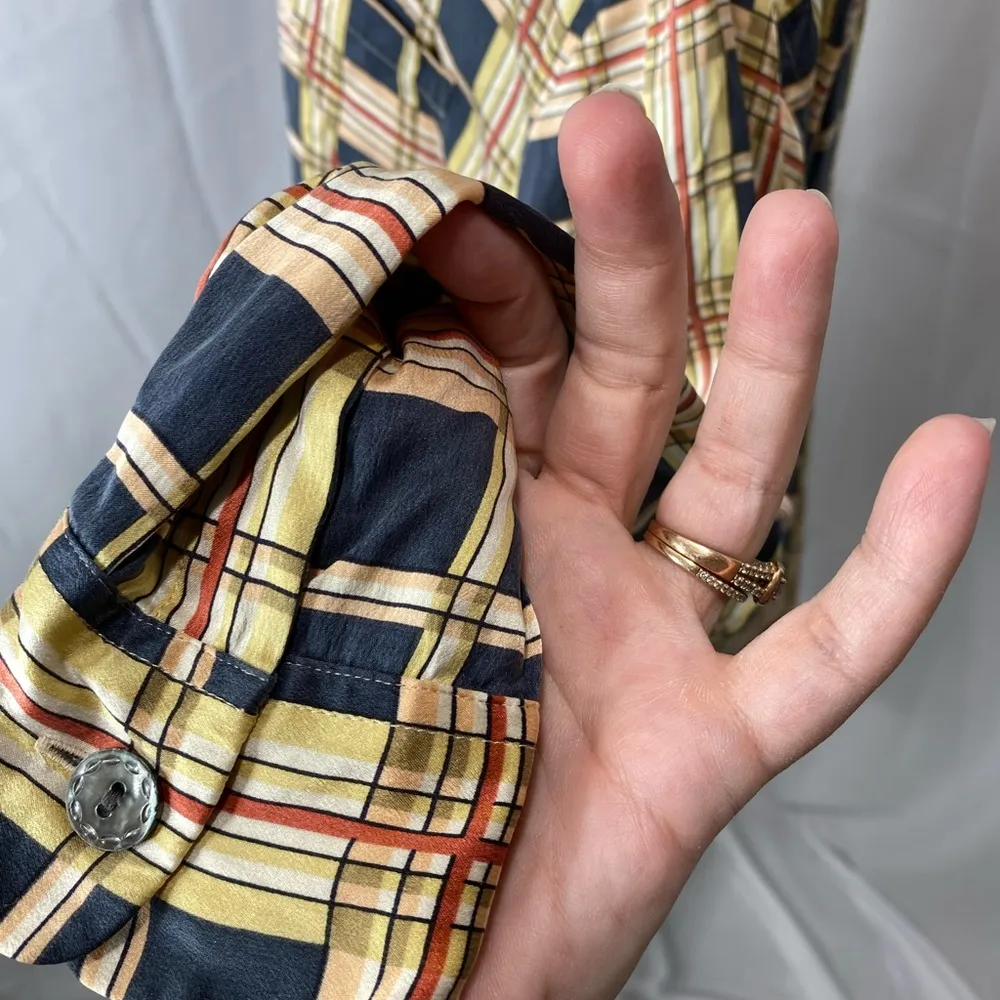 - Banana Republic 100% silk button up blouse large - Image 6