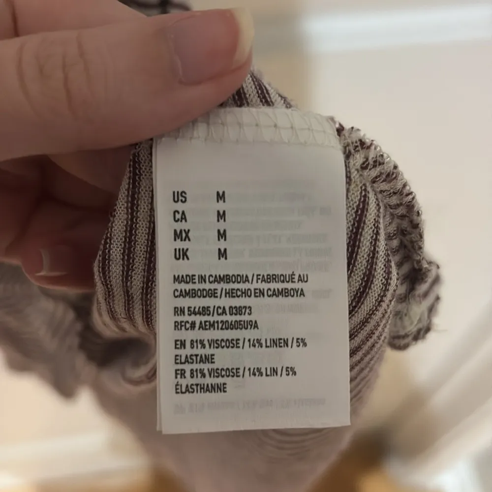 American Eagle maroon and white open back tank top - Image 4